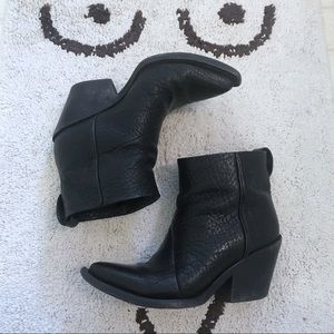 ACNE ‘Donna’ boots in black pebble